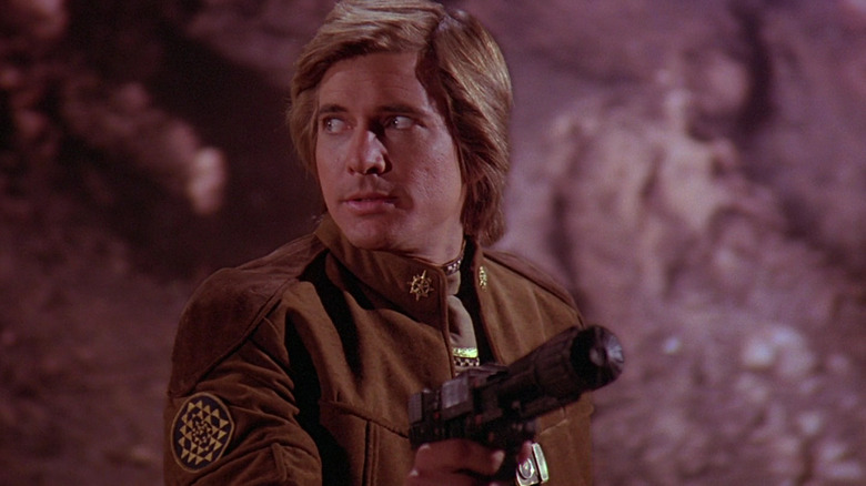 Starbuck met een pistool in Battlestar Galactica