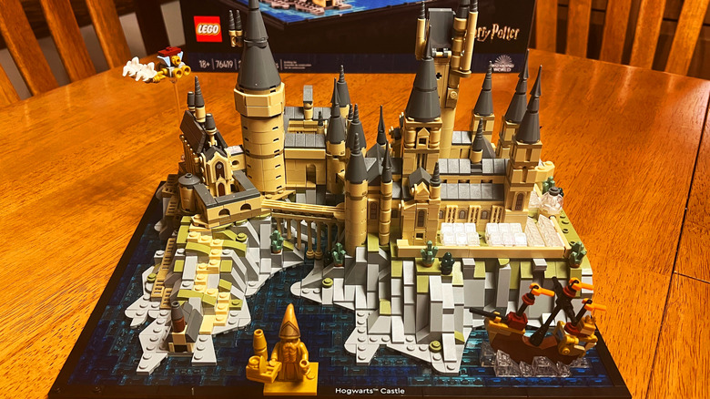 LEGO Harry Potter Hogwarts Castle and Grounds