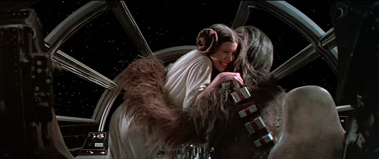 star wars - leia hugging rey in the force awakens