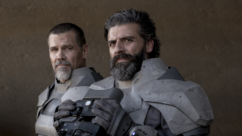 (L-r) JOSH BROLIN as Gurney Halleck and OSCAR ISAAC as Duke Leto Atreides in Warner Bros. Pictures' and Legendary Pictures' action adventure "DUNE," a Warner Bros. Pictures and Legendary release.