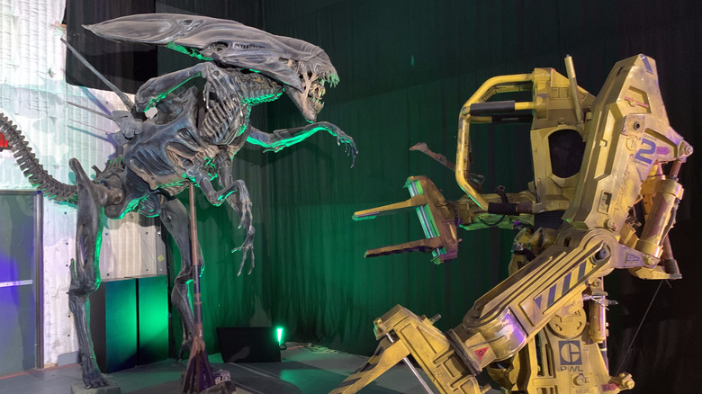 Aliens queen versus power loader prop