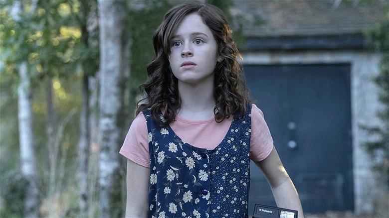 Lulu Wilson as Shirley in The Haunting of Hill House
