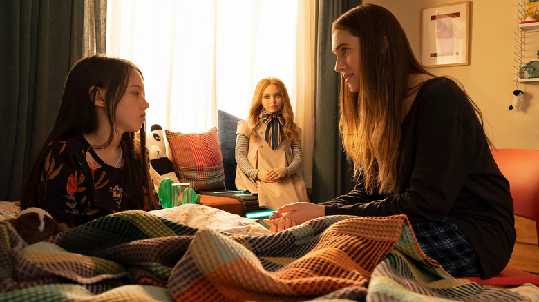 Violet McGraw, M3GAN, and Allison Williams
