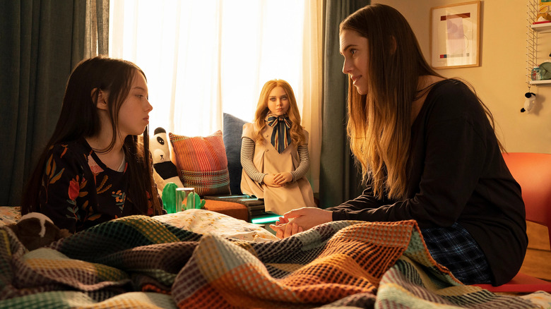 Violet McGraw, M3GAN, and Allison Williams