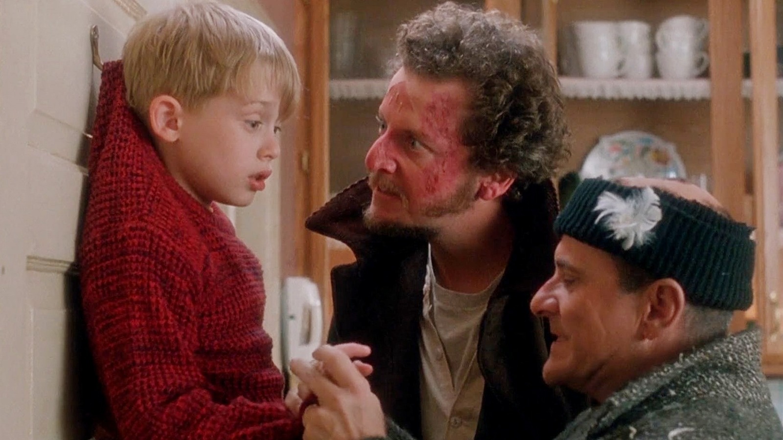 Macaulay Culkin Actually Got Bitten By Joe Pesci During Home Alone And Has The Scar To Prove It