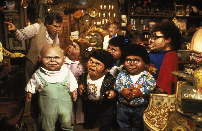 THE GARBAGE PAIL KIDS MOVIE, Anthony Newley (l.), Mackenzie Astin (back), 1987, ©Atlantic Releasing Corp.