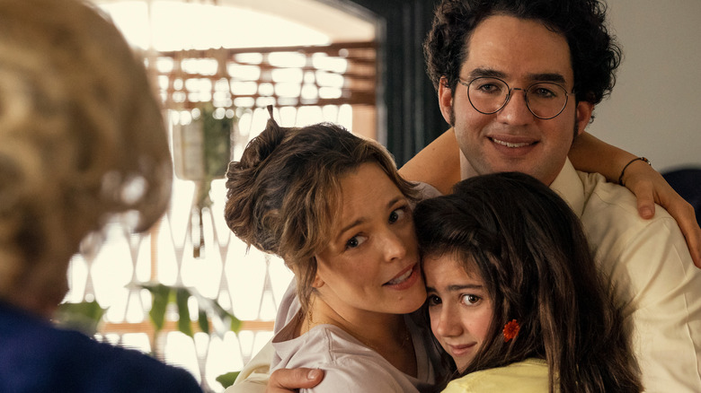 Rachel McAdams, Benny Safdie, and Abby Ryder Fortson in Are You There God? It's Me, Margaret