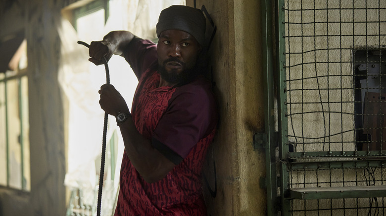 John Creasy holding a rope in Man on Fire