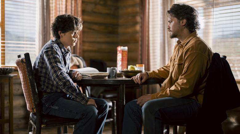 Tate (Brecken Merrill) and Kayce Dutton (Luke Grimes) sitting at a table on 