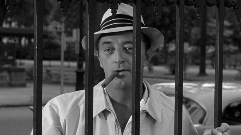 Robert Mitchum as Max Cady with a cigar in his mouth in Cape Fear (1962)