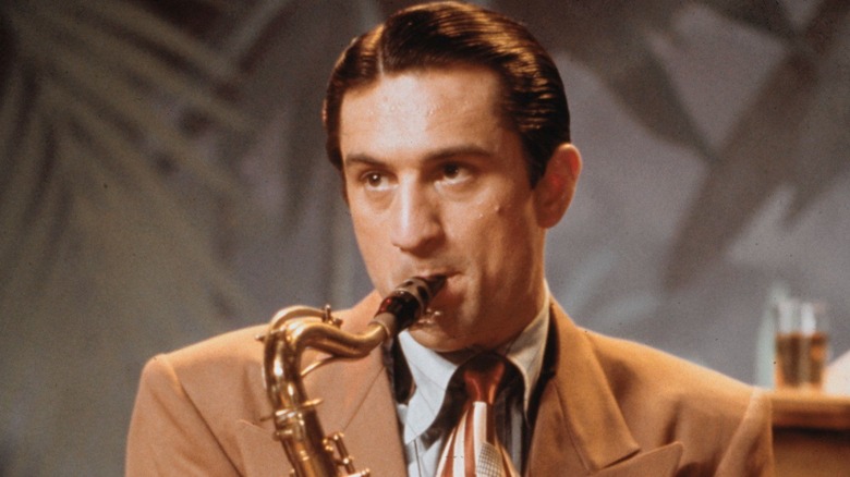 Jimmy bermain saksofon di New York, New York