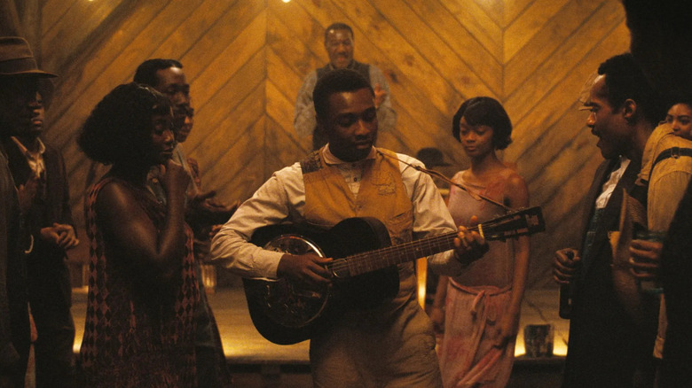 Sammy playing his song at the juke joint in Sinners