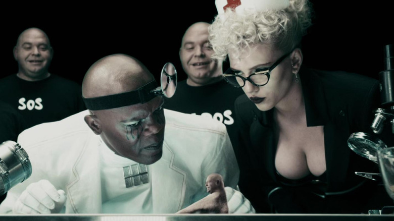 Samuel L. Jackson as Octopus and Scarlett Johansson as Silken Floss wearing doctor and nurse costumes in The Spirit