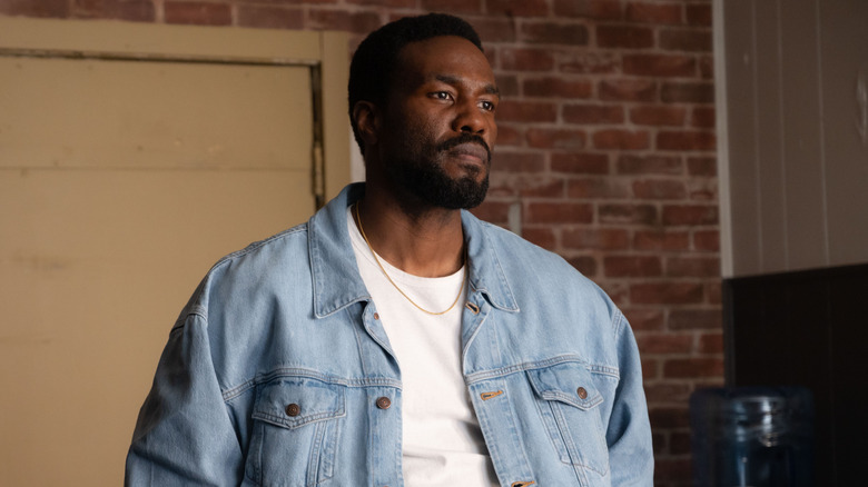 Yahya Abdul-Mateen II's Simon Williams wearing a denim jacket on Wonder Man