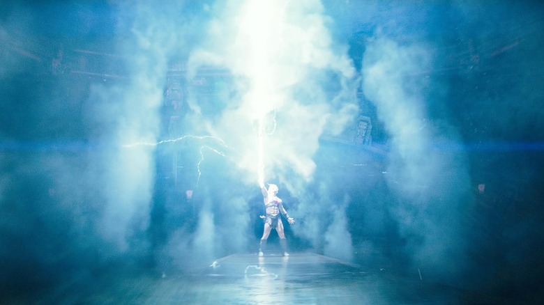 मास्टर्स ऑफ द युनिव्हर्समध्ये ॲडम/ही-मॅनच्या भूमिकेत निकोलस गॅलिट्झीन त्याच्या सामर्थ्याला बोलावत आहे