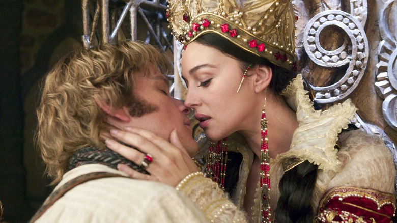 Matt Damon as Will Grimm about to kiss Monica Bellucci as the Mirror Queen in The Brothers Grimm