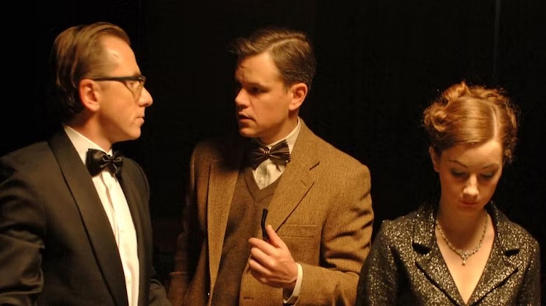 డొమినిక్ మేటీగా టిమ్ రోత్ మరియు టెడ్ జోన్స్ పాత్రలో మాట్ డామన్ యూత్ వితౌట్ యూత్‌లోని క్యాసినోలో తీవ్రమైన సంభాషణలు జరుపుతున్నారు