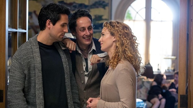 Charles, Leonard y la prometida de Cahrles en una escena de la clase de ocio