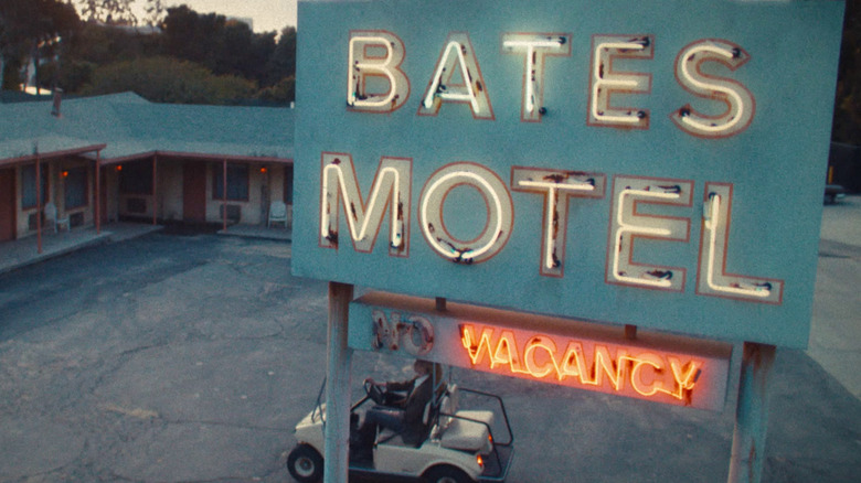 MaXXXine bates motel