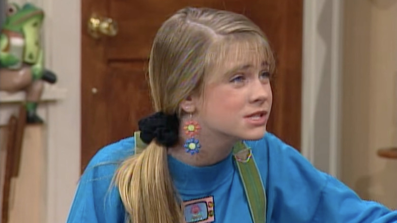 Melissa Joan Hart as Clarissa gives a pleading look in Clarissa Explains It All