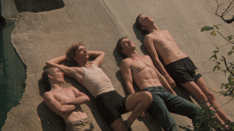 Jackie Earle Haley as Moocher, Dennis Christopher as Dave, Dennis Quaid like Mike and Daniel Stern as Cyril sleeping in the sun, breaking