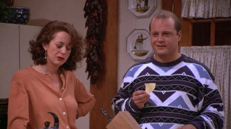 Steve and Jenny Pocatello look confused while eating a bag of chips in Seinfeld's episode The Surrendered