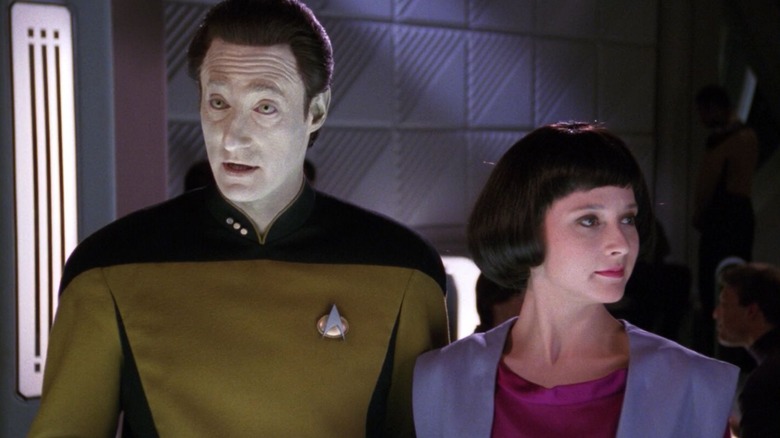 Data and Lal in Ten-Forward, leaning over the bar. A scene from Star Trek: The Next Generation.