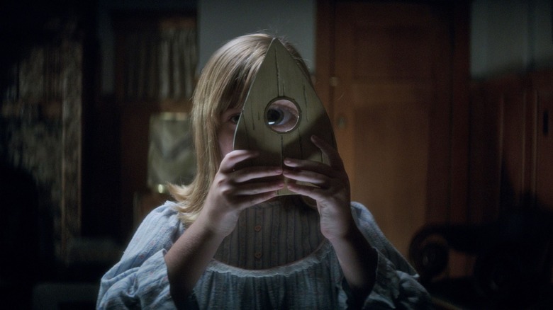 Lulu Wilson in Ouija: Origin of Evil