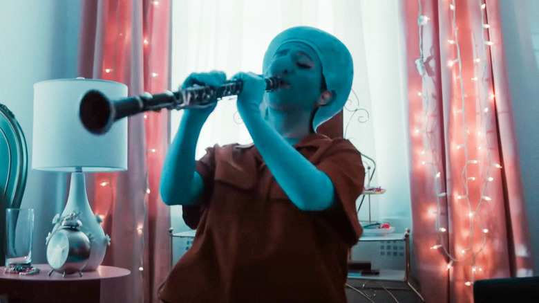 Mikey Madison dressed as Squidward from SpongeBob SquarePants, playing a clarinet soulfully, on Saturday Night Live