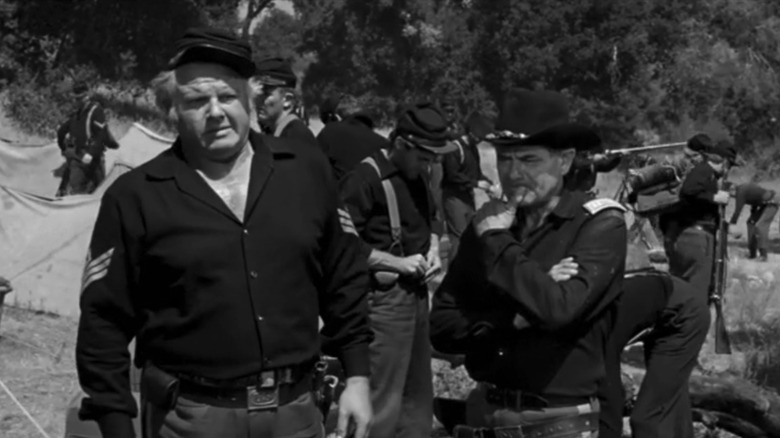 Alan Hale Jr's Sergeant Beauregard Davis stands beside Glenn Ford's Jared Heath in Advance to the Rear