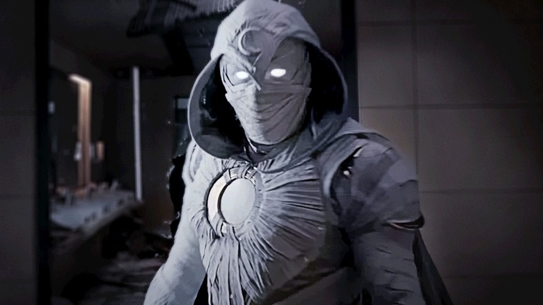 Moon Knight Oscar Isaac Gun