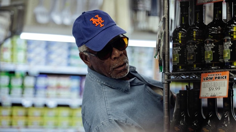 Morgan Freeman as Willie Davis wearing sunglasses and a hat in Going in Style