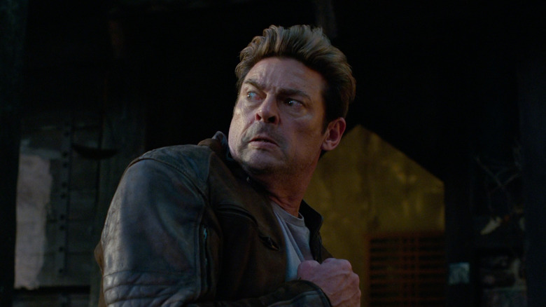 Karl Urban as Johnny Cage looking concerned during a fight in Mortal Kombat II