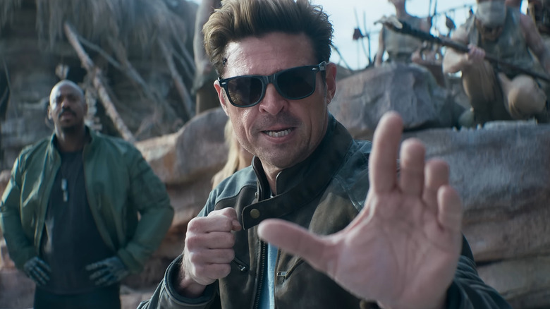 Karl Urban as Johnny Cage with his hands up ready to fight in Mortal Kombat II