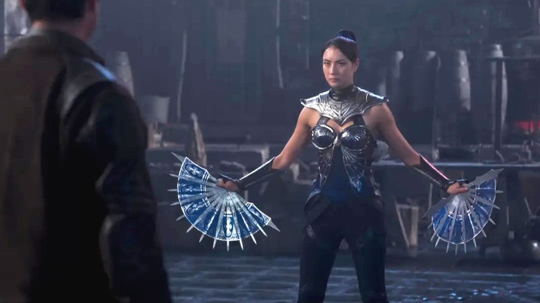 Kitana gets ready to fight Johnny Cage in Mortal Kombat II