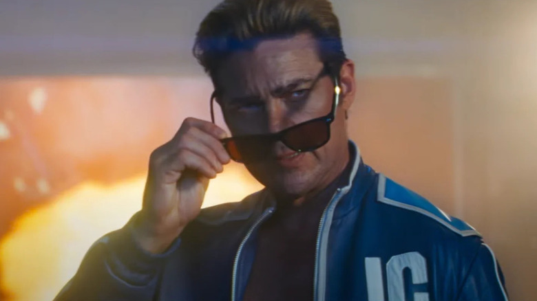 Johnny Cage puts on his shades to deliver his line in Mortal Kombat II