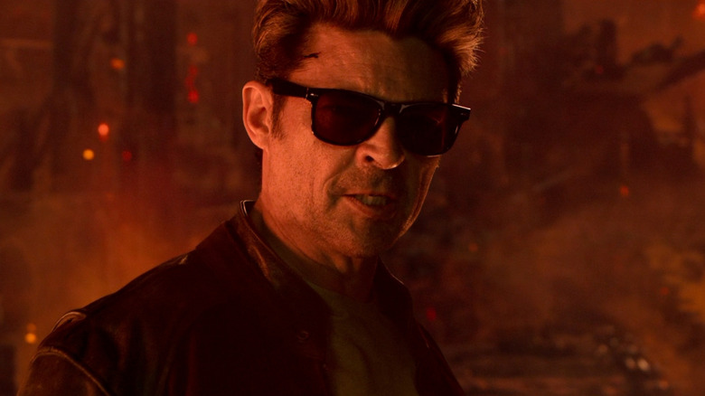 Karl Urban as Johnny Cage with his glasses on getting ready to fight in Mortal Kombat II