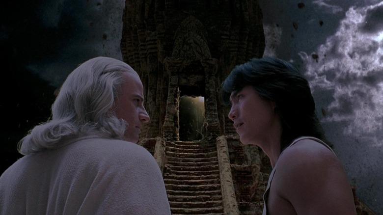 Raiden and Liu Kang looking at each other at the very end of Mortal Kombat (1995)