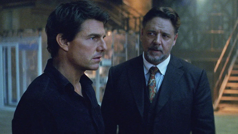 Tom Cruise as Nick Morton talks to Russell Crowe as Dr. Jekyll in The Mummy