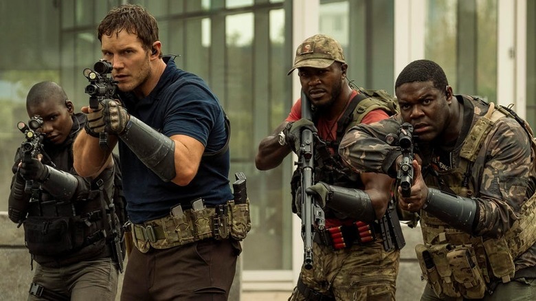 Chris Pratt leads soldiers