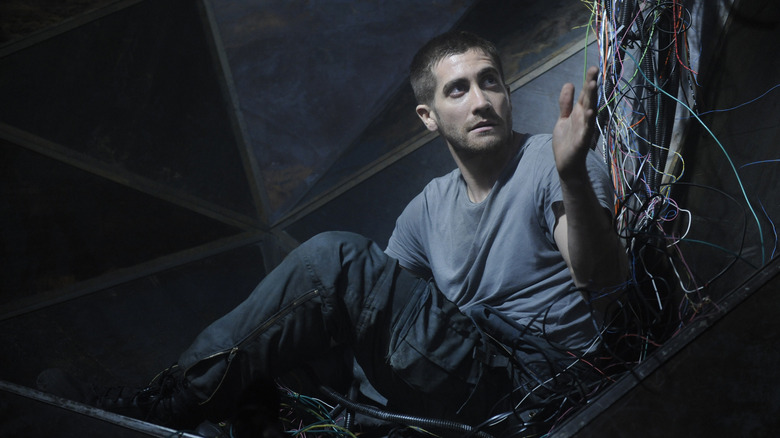Jake Gyllenhaal wakes up