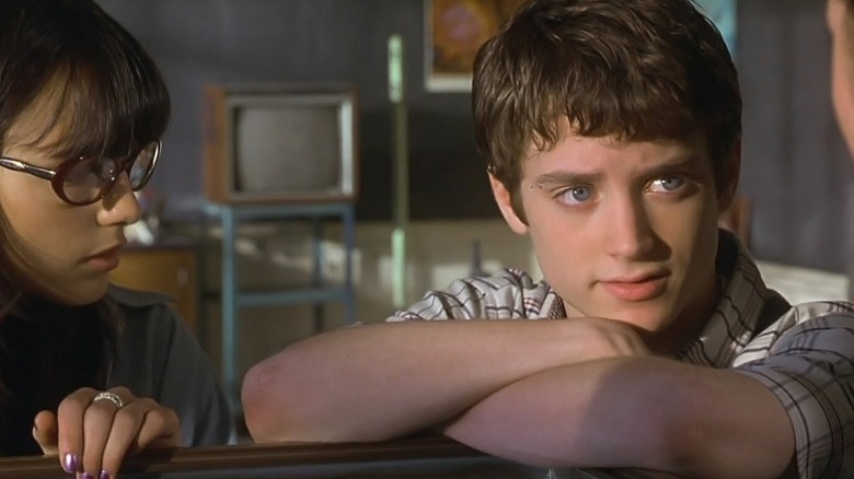 Elijah Wood plans with other students.