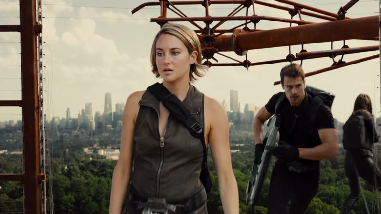 Ascendant's Shailene Woodley and Theo James on bridge