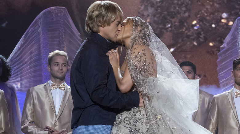 Owen Wilson and Jennifer Lopez in "Marry Me"