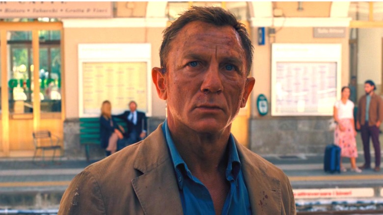 James Bond at the station