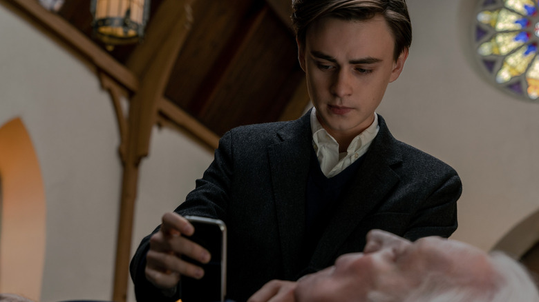 Jaeden Martell as Craig, Donald Sutherland as Mr. Harrigan in Mr Harrigan's Phone