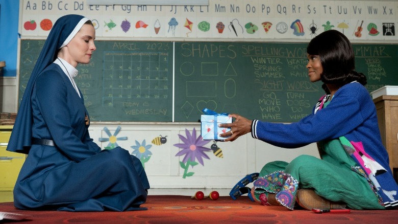 Betty Gilpin, Kim Hawthorne, Mrs. Davis