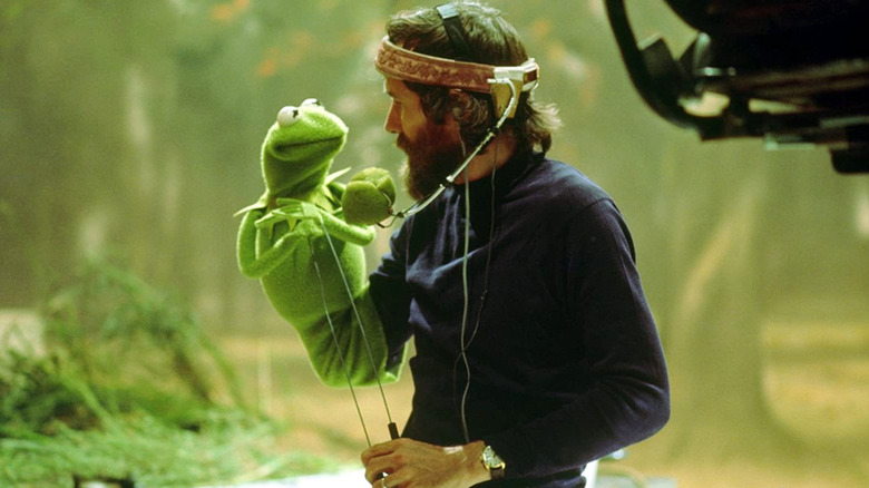 Jim Henson with Kermit on the Muppet Movie set