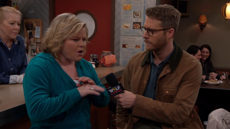 Jack McDorman as Avery Brown, interviewing someone on Murphy Brown