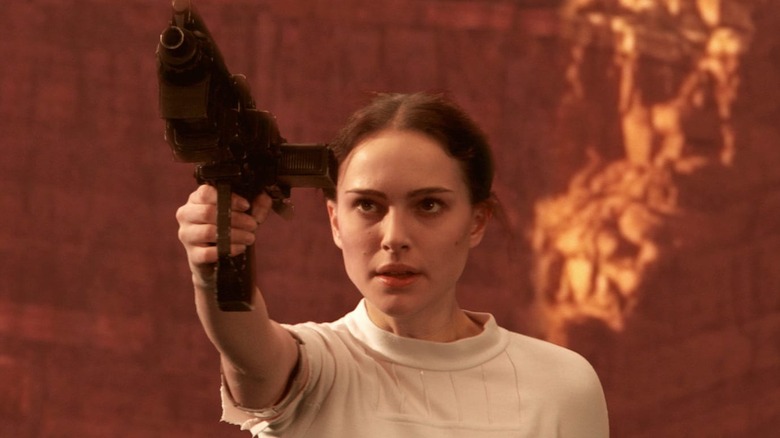 Natalie Portman holding gun Star Wars: Attack of the Clones